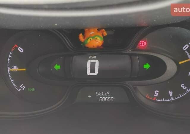 Чорний Рено Трафік, об'ємом двигуна 1.6 л та пробігом 190 тис. км за 15650 $, фото 83 на Automoto.ua