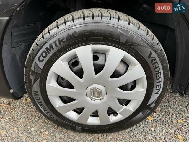 Черный Рено Трафик, объемом двигателя 1.6 л и пробегом 219 тыс. км за 19500 $, фото 19 на Automoto.ua