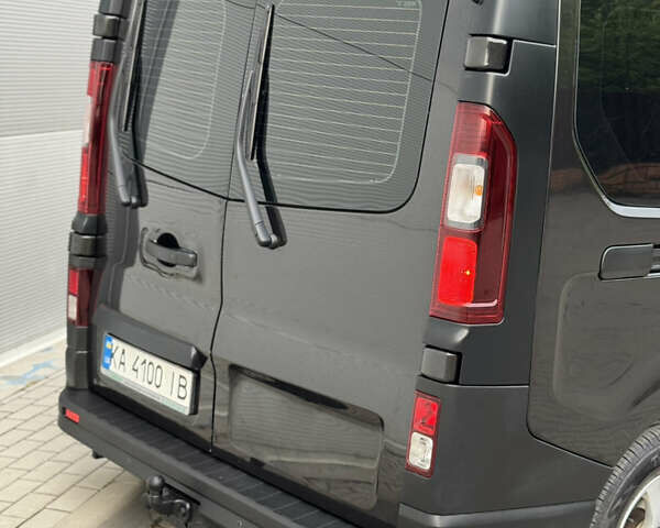 Черный Рено Трафик, объемом двигателя 1.6 л и пробегом 303 тыс. км за 14999 $, фото 8 на Automoto.ua