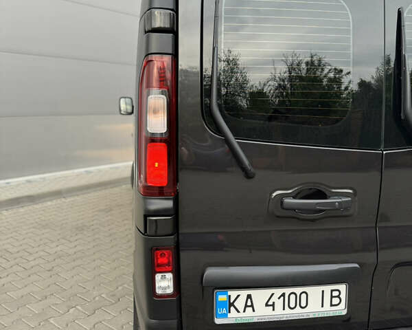 Черный Рено Трафик, объемом двигателя 1.6 л и пробегом 303 тыс. км за 14999 $, фото 6 на Automoto.ua