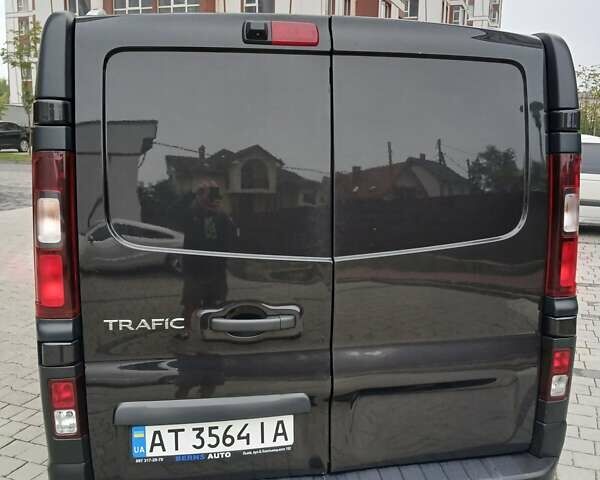 Черный Рено Трафик, объемом двигателя 1.6 л и пробегом 287 тыс. км за 13800 $, фото 4 на Automoto.ua