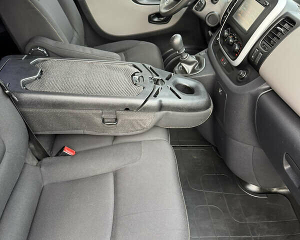 Черный Рено Трафик, объемом двигателя 1.6 л и пробегом 303 тыс. км за 14999 $, фото 40 на Automoto.ua