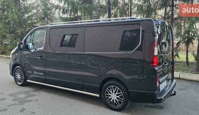 Черный Рено Трафик, объемом двигателя 1.6 л и пробегом 241 тыс. км за 13700 $, фото 2 на Automoto.ua