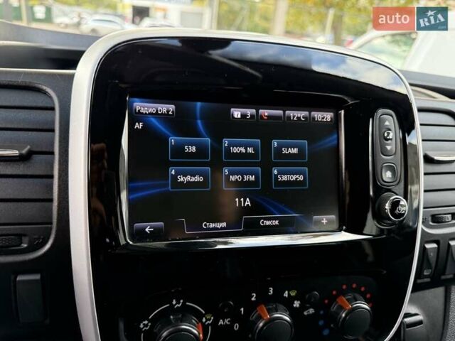 Черный Рено Трафик, объемом двигателя 1.6 л и пробегом 219 тыс. км за 19500 $, фото 33 на Automoto.ua