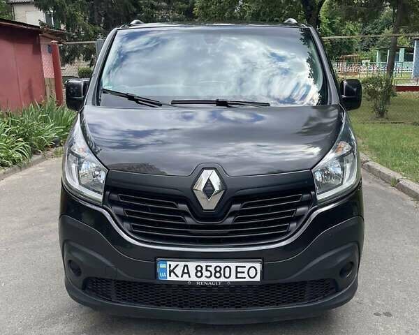 Черный Рено Трафик, объемом двигателя 1.6 л и пробегом 300 тыс. км за 15800 $, фото 1 на Automoto.ua