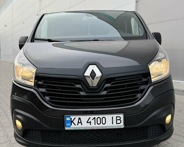 Черный Рено Трафик, объемом двигателя 1.6 л и пробегом 303 тыс. км за 14999 $, фото 3 на Automoto.ua