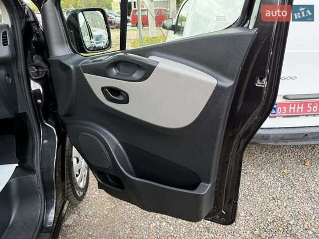 Черный Рено Трафик, объемом двигателя 1.6 л и пробегом 219 тыс. км за 19500 $, фото 50 на Automoto.ua