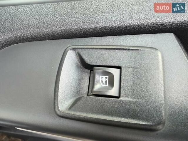 Черный Рено Трафик, объемом двигателя 1.6 л и пробегом 219 тыс. км за 19500 $, фото 51 на Automoto.ua