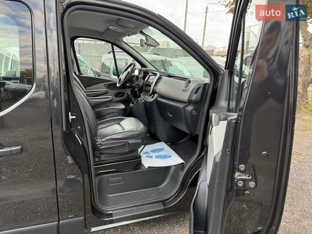 Черный Рено Трафик, объемом двигателя 1.6 л и пробегом 219 тыс. км за 19500 $, фото 45 на Automoto.ua