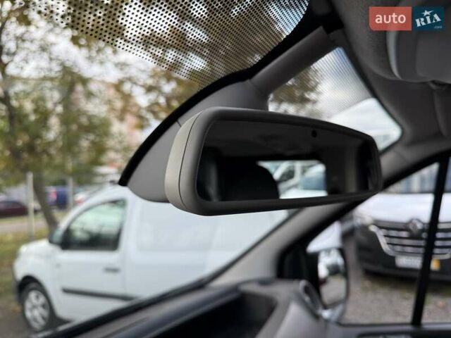 Черный Рено Трафик, объемом двигателя 1.6 л и пробегом 219 тыс. км за 19500 $, фото 34 на Automoto.ua