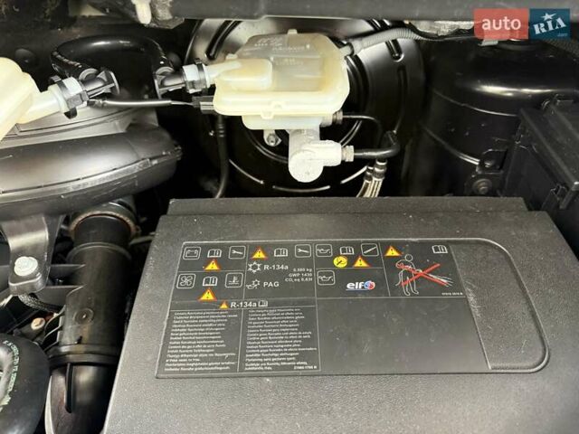 Черный Рено Трафик, объемом двигателя 1.6 л и пробегом 219 тыс. км за 19500 $, фото 67 на Automoto.ua