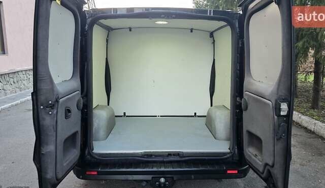 Черный Рено Трафик, объемом двигателя 1.6 л и пробегом 241 тыс. км за 13700 $, фото 10 на Automoto.ua