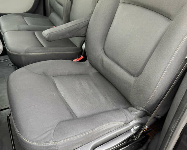 Черный Рено Трафик, объемом двигателя 1.6 л и пробегом 303 тыс. км за 14999 $, фото 28 на Automoto.ua