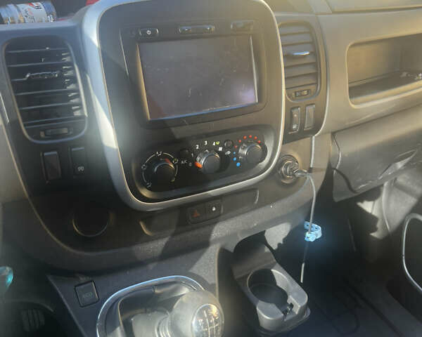 Чорний Рено Трафік, об'ємом двигуна 1.6 л та пробігом 231 тис. км за 15200 $, фото 12 на Automoto.ua