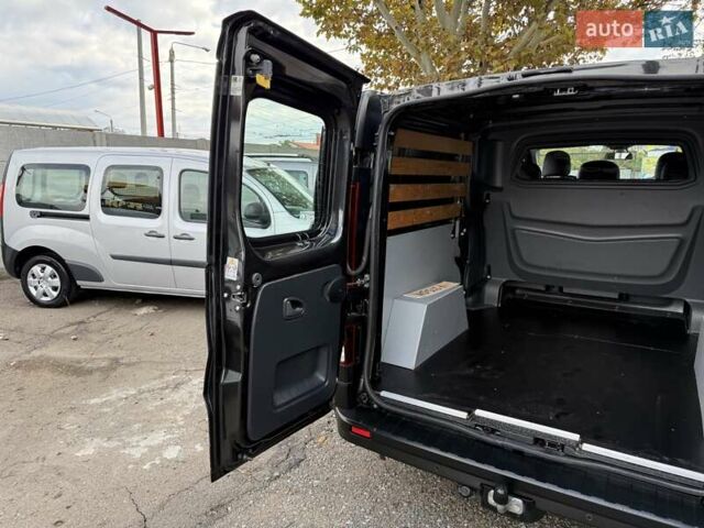 Черный Рено Трафик, объемом двигателя 1.6 л и пробегом 219 тыс. км за 19500 $, фото 59 на Automoto.ua