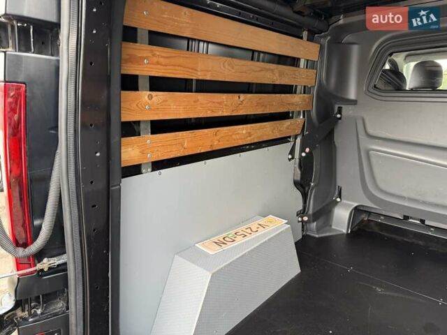 Черный Рено Трафик, объемом двигателя 1.6 л и пробегом 219 тыс. км за 19500 $, фото 62 на Automoto.ua