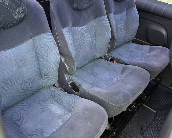 Черный Рено Трафик, объемом двигателя 1.6 л и пробегом 303 тыс. км за 14999 $, фото 46 на Automoto.ua