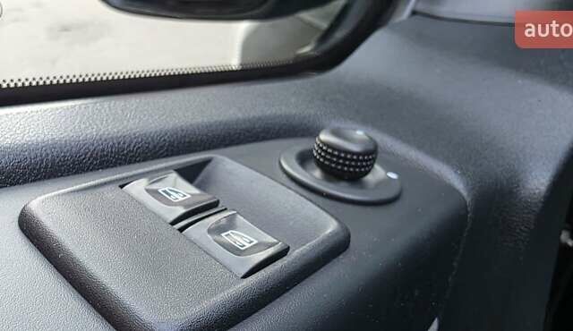 Черный Рено Трафик, объемом двигателя 1.6 л и пробегом 241 тыс. км за 13700 $, фото 6 на Automoto.ua