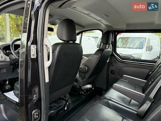 Черный Рено Трафик, объемом двигателя 1.6 л и пробегом 219 тыс. км за 19500 $, фото 40 на Automoto.ua