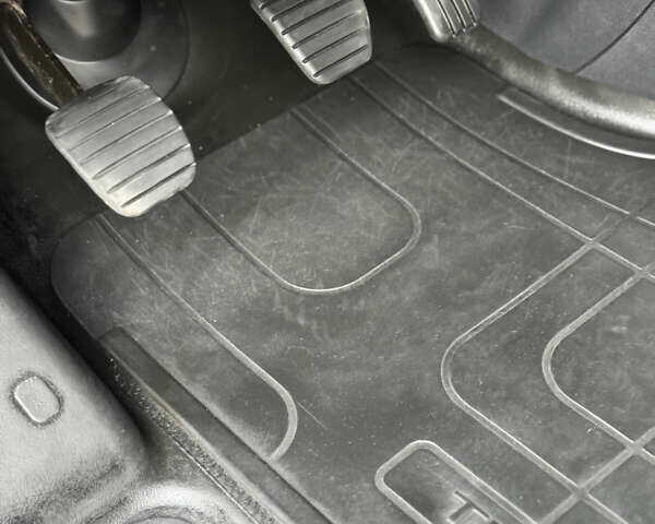 Черный Рено Трафик, объемом двигателя 1.6 л и пробегом 303 тыс. км за 14999 $, фото 37 на Automoto.ua