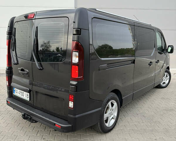 Черный Рено Трафик, объемом двигателя 1.6 л и пробегом 303 тыс. км за 14999 $, фото 5 на Automoto.ua