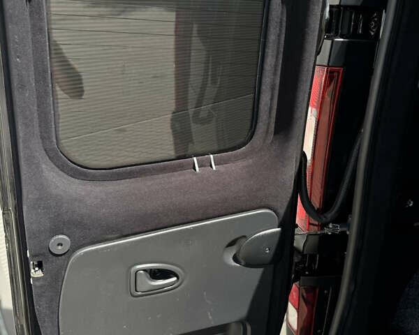 Черный Рено Трафик, объемом двигателя 1.6 л и пробегом 303 тыс. км за 14999 $, фото 50 на Automoto.ua