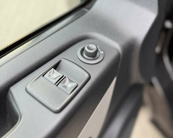 Черный Рено Трафик, объемом двигателя 1.6 л и пробегом 303 тыс. км за 14999 $, фото 42 на Automoto.ua