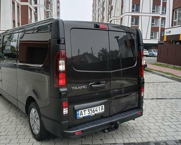 Черный Рено Трафик, объемом двигателя 1.6 л и пробегом 287 тыс. км за 13800 $, фото 1 на Automoto.ua