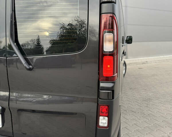 Черный Рено Трафик, объемом двигателя 1.6 л и пробегом 303 тыс. км за 14999 $, фото 7 на Automoto.ua