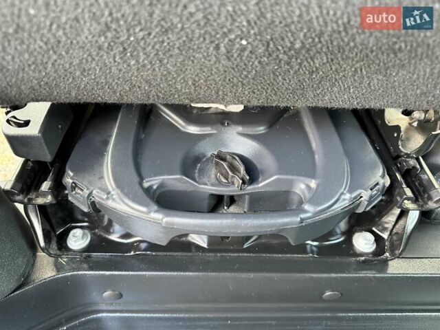 Черный Рено Трафик, объемом двигателя 1.6 л и пробегом 219 тыс. км за 19500 $, фото 42 на Automoto.ua