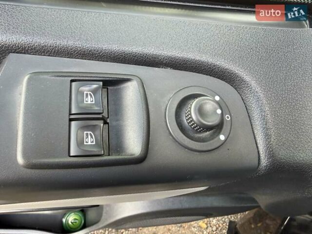 Черный Рено Трафик, объемом двигателя 1.6 л и пробегом 219 тыс. км за 19500 $, фото 25 на Automoto.ua