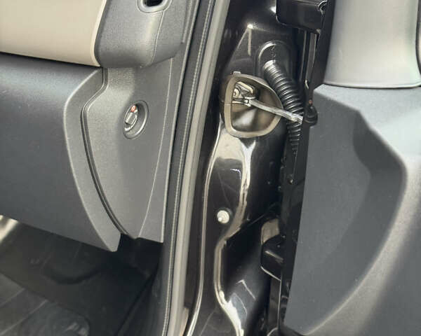 Черный Рено Трафик, объемом двигателя 1.6 л и пробегом 303 тыс. км за 14999 $, фото 39 на Automoto.ua