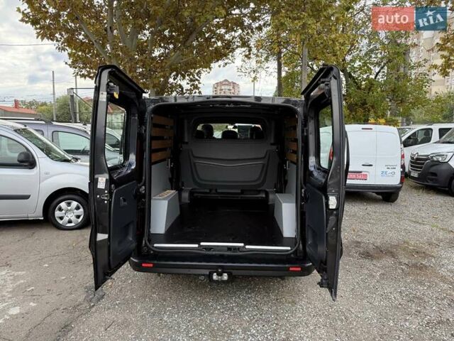 Черный Рено Трафик, объемом двигателя 1.6 л и пробегом 219 тыс. км за 19500 $, фото 60 на Automoto.ua