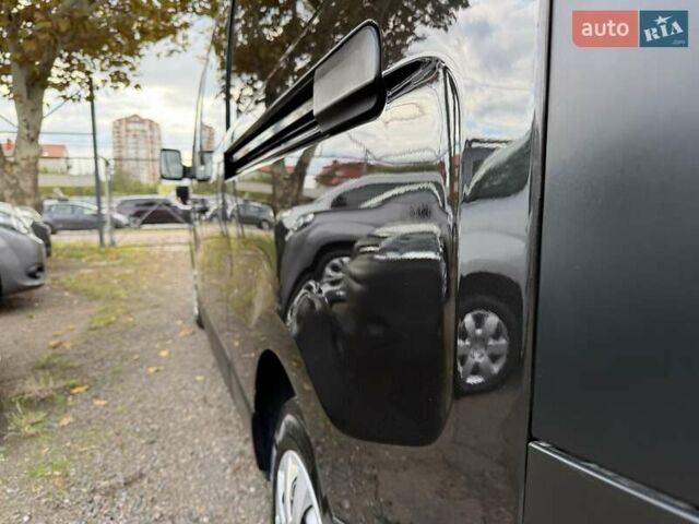 Черный Рено Трафик, объемом двигателя 1.6 л и пробегом 219 тыс. км за 19500 $, фото 72 на Automoto.ua