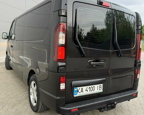 Черный Рено Трафик, объемом двигателя 1.6 л и пробегом 303 тыс. км за 14999 $, фото 9 на Automoto.ua