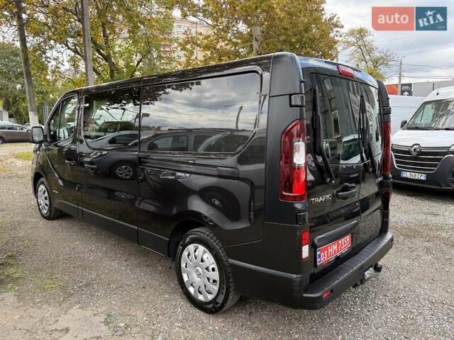 Черный Рено Трафик, объемом двигателя 1.6 л и пробегом 219 тыс. км за 19500 $, фото 12 на Automoto.ua