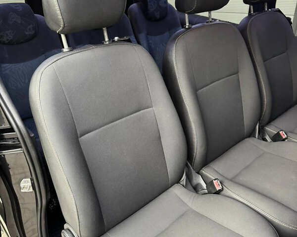 Черный Рено Трафик, объемом двигателя 1.6 л и пробегом 303 тыс. км за 14999 $, фото 44 на Automoto.ua