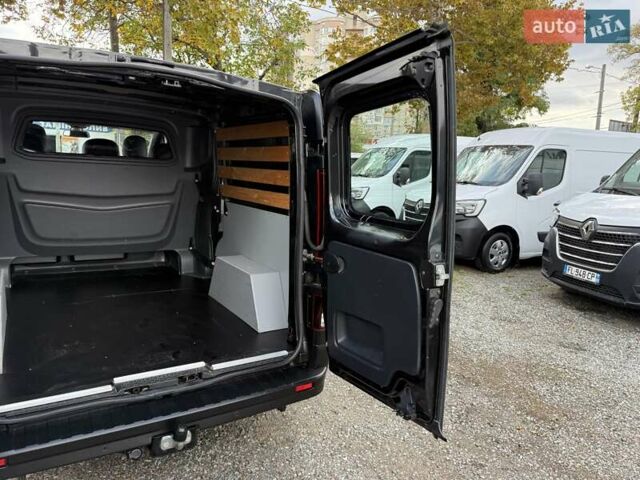 Черный Рено Трафик, объемом двигателя 1.6 л и пробегом 219 тыс. км за 19500 $, фото 58 на Automoto.ua