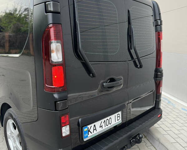 Черный Рено Трафик, объемом двигателя 1.6 л и пробегом 303 тыс. км за 14999 $, фото 55 на Automoto.ua