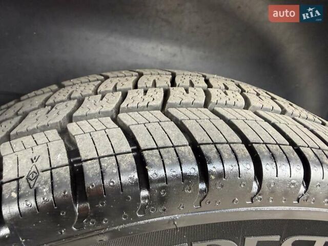 Черный Рено Трафик, объемом двигателя 1.6 л и пробегом 219 тыс. км за 19500 $, фото 18 на Automoto.ua