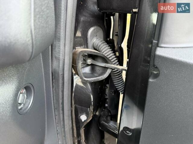 Черный Рено Трафик, объемом двигателя 1.6 л и пробегом 219 тыс. км за 19500 $, фото 52 на Automoto.ua