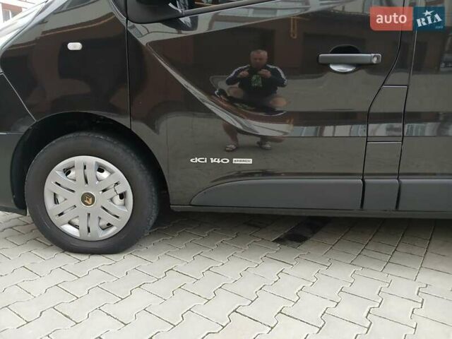 Черный Рено Трафик, объемом двигателя 1.6 л и пробегом 287 тыс. км за 13000 $, фото 2 на Automoto.ua