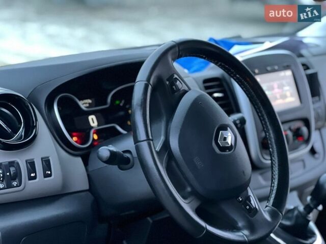 Черный Рено Трафик, объемом двигателя 1.6 л и пробегом 212 тыс. км за 15499 $, фото 19 на Automoto.ua