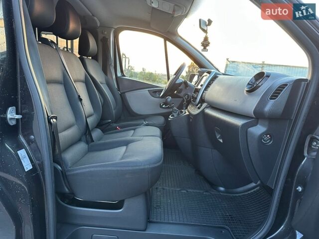 Черный Рено Трафик, объемом двигателя 1.6 л и пробегом 274 тыс. км за 15900 $, фото 28 на Automoto.ua