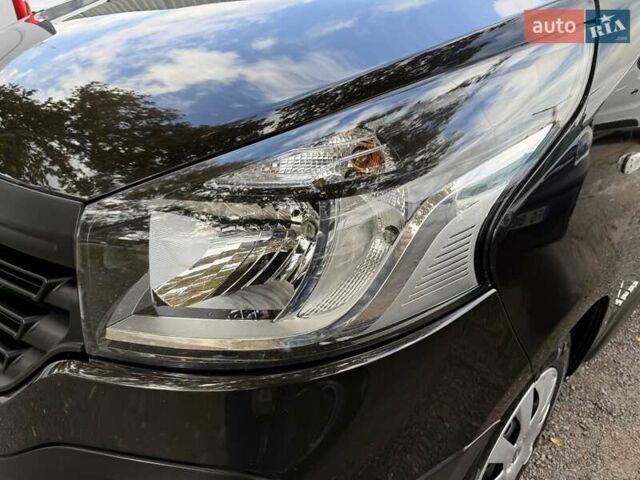 Черный Рено Трафик, объемом двигателя 1.6 л и пробегом 219 тыс. км за 19500 $, фото 15 на Automoto.ua