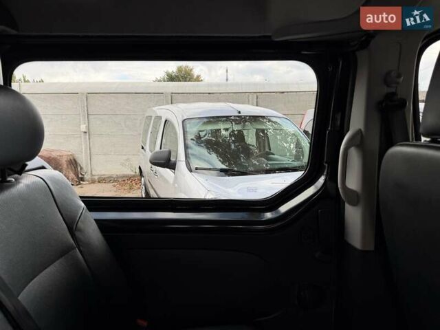 Черный Рено Трафик, объемом двигателя 1.6 л и пробегом 219 тыс. км за 19500 $, фото 74 на Automoto.ua