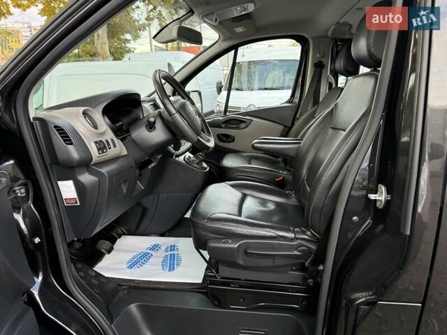 Черный Рено Трафик, объемом двигателя 1.6 л и пробегом 219 тыс. км за 19500 $, фото 26 на Automoto.ua