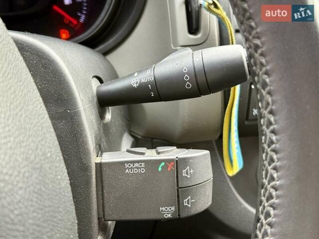 Черный Рено Трафик, объемом двигателя 1.6 л и пробегом 212 тыс. км за 13800 $, фото 18 на Automoto.ua