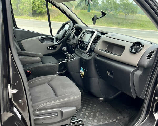 Черный Рено Трафик, объемом двигателя 1.6 л и пробегом 280 тыс. км за 13800 $, фото 12 на Automoto.ua