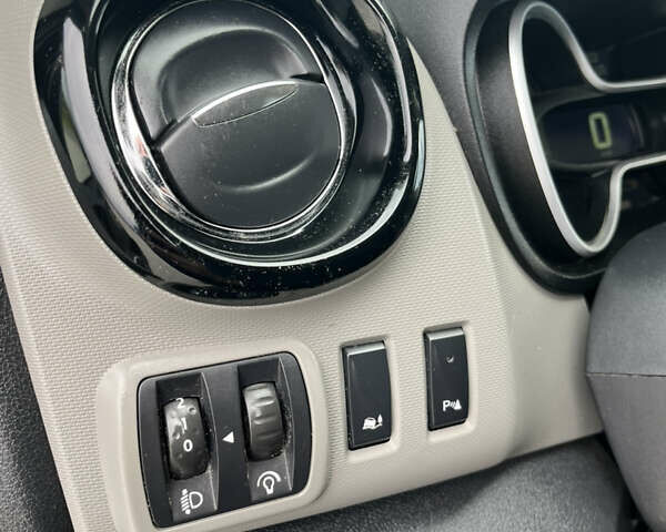 Черный Рено Трафик, объемом двигателя 1.6 л и пробегом 280 тыс. км за 13800 $, фото 17 на Automoto.ua